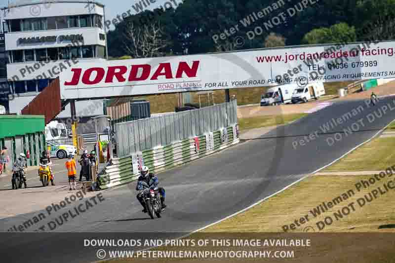 Vintage motorcycle club;eventdigitalimages;mallory park;mallory park trackday photographs;no limits trackdays;peter wileman photography;trackday digital images;trackday photos;vmcc festival 1000 bikes photographs